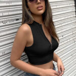 Kadın Siyah Yarım Fermuarlı Sıfır Kol Crop Top Bluz