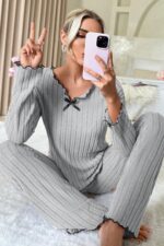 Kadın Gri Çizgili Uzun Kollu Fiyonk Detaylı Pijama Takımı Rahat Mevsimlik