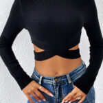 Kadın Siyah Çapraz Bel Detaylı Dik Yaka Uzun Kol Crop Top Bluz