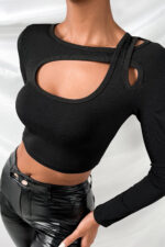 Kadın Siyah Göğüs Dekolteli Çapraz Askılı Uzun Kollu Crop Top Bluz