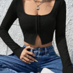 Kadın Siyah Uzun Kollu Agraflı Göğüs ve Göbek Dekolteli Crop Top Bluz