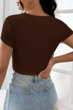 Kadın Kahverengi Yarım Kol Düz Yaka Crop Top Bluz - Görsel 2