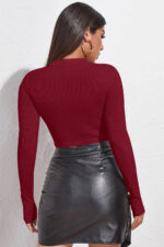 Kadın Bordo Göğüs Dekolteli Uzun Kollu Cut Out Crop Top Bluz - Görsel 2