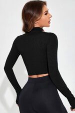 Kadın Siyah Uzun Kol Fermuarlı Parmak Geçme Detaylı Dik Yaka Crop Top Bluz - Görsel 2