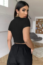 Kadın Siyah Göğüs Dekolteli Yarım Kollu Cut Out Crop Top Bluz - Görsel 2