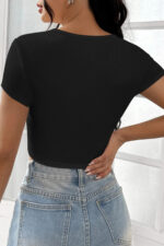 Kadın Siyah Yarım Kol Düz Yaka Crop Top Bluz - Görsel 2