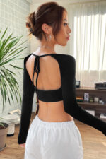 Kadın Siyah Uzun Kol Göğüs ve Sırt Dekolteli Crop Top Bluz - Görsel 2