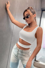 Kadın Beyaz Göbek Dekolteli Crop Top Bluz - Görsel 3