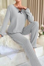 Kadın Gri Çizgili Uzun Kollu Fiyonk Detaylı Pijama Takımı Rahat Mevsimlik - Görsel 3