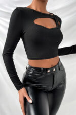 Kadın Siyah Göğüs Dekolteli Çapraz Askılı Uzun Kollu Crop Top Bluz - Görsel 3