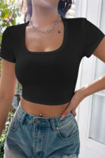 Kadın Siyah Yarım Kol Düz Yaka Crop Top Bluz - Görsel 3