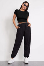 Kadın Siyah Yuvarlak Yaka Yarım Kol Crop Top Bluz - Görsel 3