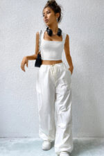 Kadın Beyaz Kare Yaka Kalınlaşan Omuz Detaylı Crop Top Bluz - Görsel 4