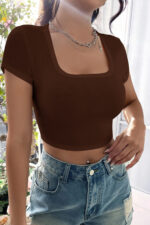 Kadın Kahverengi Yarım Kol Düz Yaka Crop Top Bluz - Görsel 4