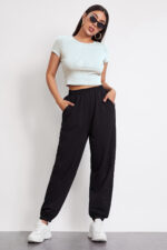 Kadın Beyaz Yuvarlak Yaka Yarım Kol Crop Top Bluz - Görsel 4