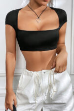 Kadın Siyah Sırt Dekolteli ve Boyundan Bağlamalı Yarım Kol Crop Top Bluz - Görsel 4