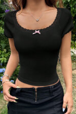 Kadın Siyah Göğsü ve Kolları Dantelli Fiyonklu Kısa Kol Crop Top Bluz - Görsel 4