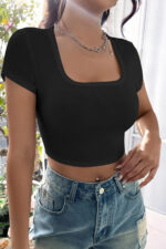 Kadın Siyah Yarım Kol Düz Yaka Crop Top Bluz - Görsel 4