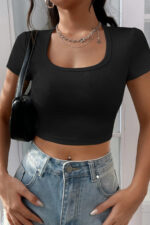 Kadın Siyah Yarım Kol Düz Yaka Crop Top Bluz - Görsel 5