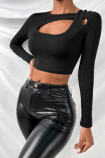 Kadın Siyah Göğüs Dekolteli Çapraz Askılı Uzun Kollu Crop Top Bluz - Görsel 5