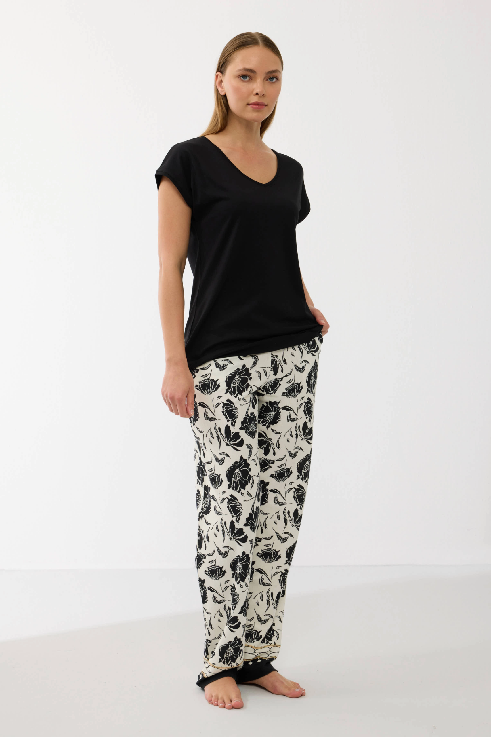 69afc0aaac9e1-3900957-sw2400sh3600-scaled Anıl 11709 Kadın Kısa Kol Tencel Kumaş Desenli Pijama Takımı - Görsel 1