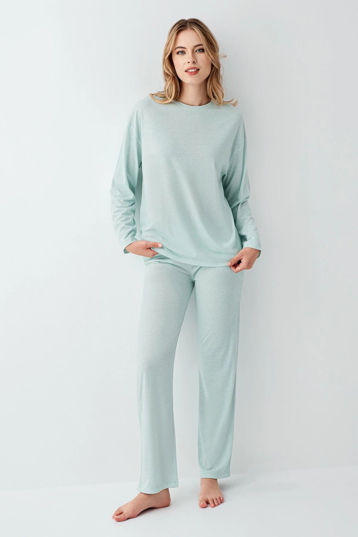 arnetta-3407-s-kadin-uzun-kol-pijama-takim-45570096-sw1200sh1800 Arnetta 3407-S Kadın Uzun Kol Pijama Takım - Görsel 1