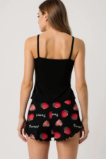 Çilek Baskılı Siyah Askılı Şortlu Pijama Takımı - Görsel 3