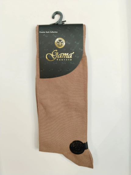 Gama bej erkek soket çorap askılı ambalaj kartı üzerinde