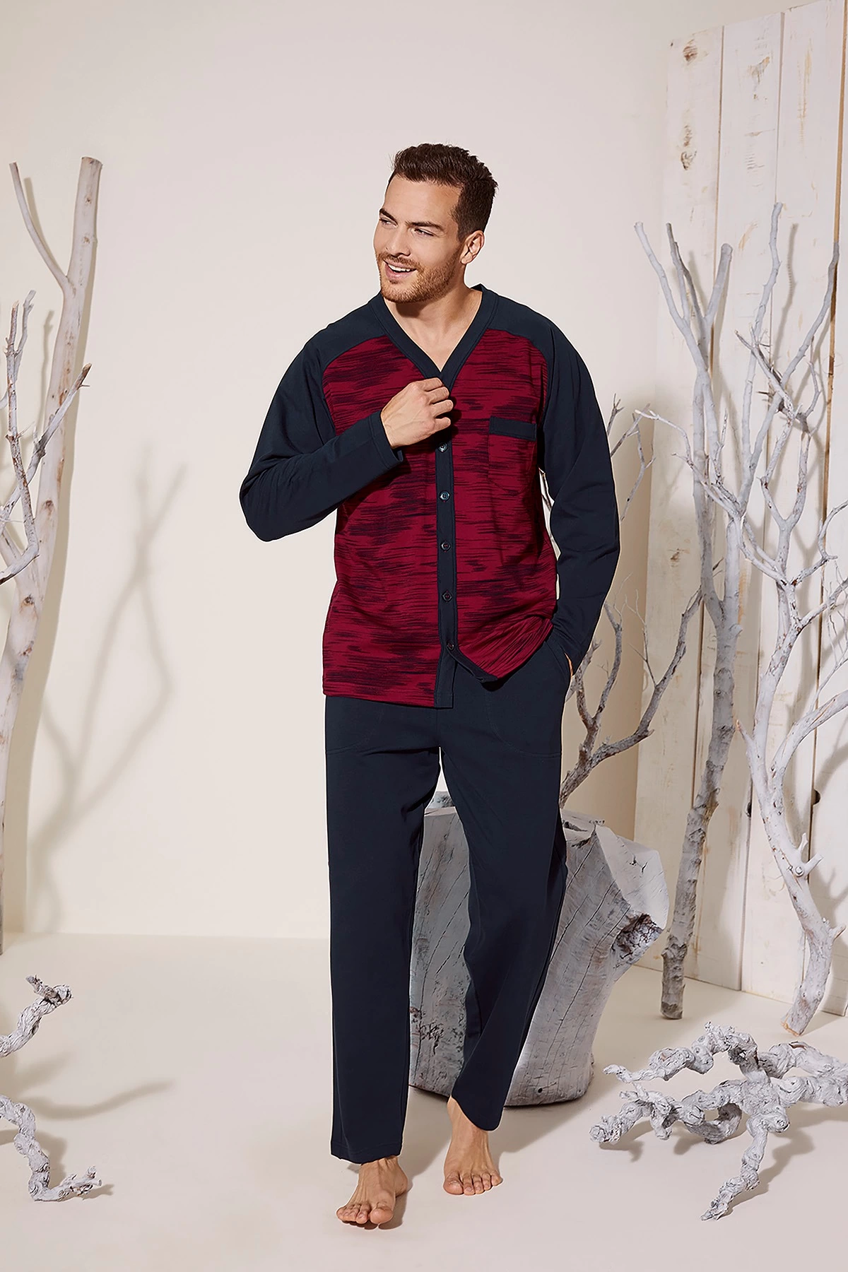 kocabey-8025-erkek-v-yaka-boydan-dugmeli-pijama-takimi-9447574-sw1200sh1800 Kocabey 8025 Erkek V Yaka Boydan Düğmeli Pijama Takımı - Görsel 1