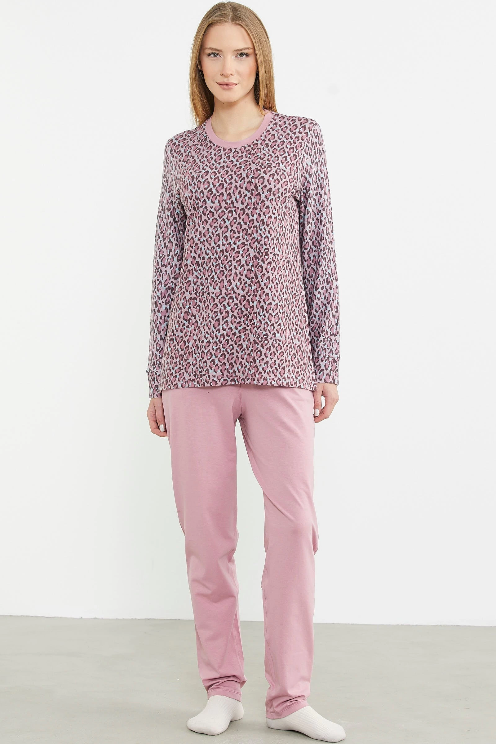 sementa-76413-leopar-kombinli-pijama-takimi-37000437-sw1600sh2400 Sementa 76413 Rahat Kalıp Leopar Kombinli Pijama Takım - Görsel 1
