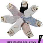 Farklı renklerdeki Mısırlı bambu çetik çoraplar yay şeklinde sergileniyor