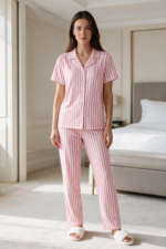 Kadın Pembe Beyaz Çizgili Kısa Kollu Düğmeli Milan Kumaş Pijama Takımı - Görsel 3