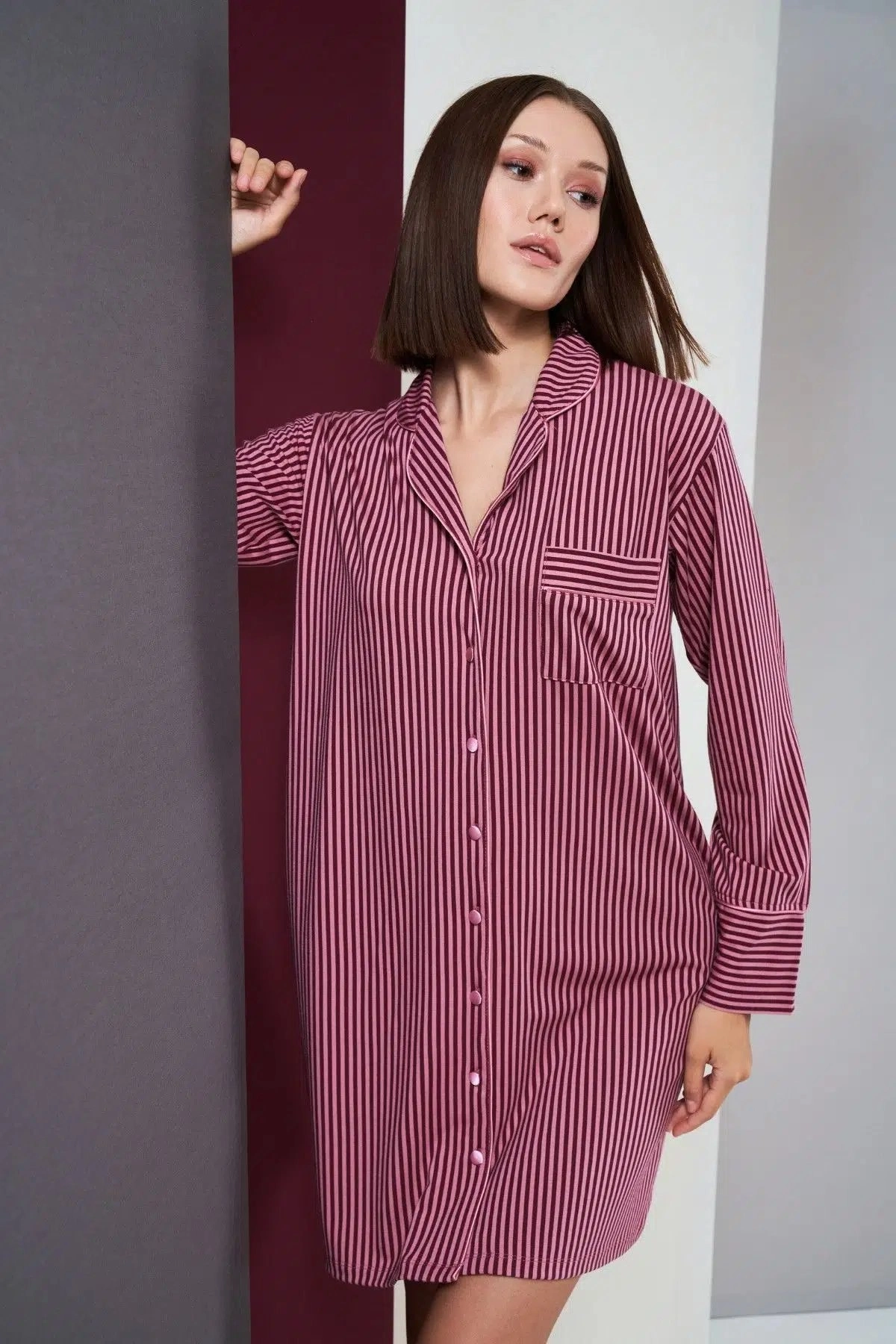 pjs-26010-onden-dugmeli-cizgili-gecelik-44257152-sw1200sh1800 Pjs 26010 Önden Düğmeli Çizgili Gecelik - Görsel 1