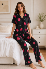 Siyah Çilek Desenli Kısa Kollu Gömlek Yaka Milan Kumaş Kadın Pijama Takımı - Görsel 2