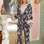 Aqua çiçek desenli saten sabahlıklı pijama takımı ön tam boy manken görünümü