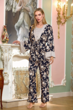 Aqua çiçek desenli saten sabahlıklı pijama takımı ön tam boy manken görünümü