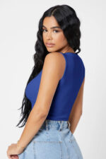Lacivert crop top bluz yan açıdan manken üzerinde