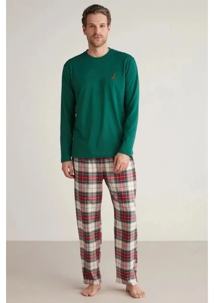 Erkek yeşil uzun kollu üst ve ekose alt pijama takımı tam boy ön görünüm